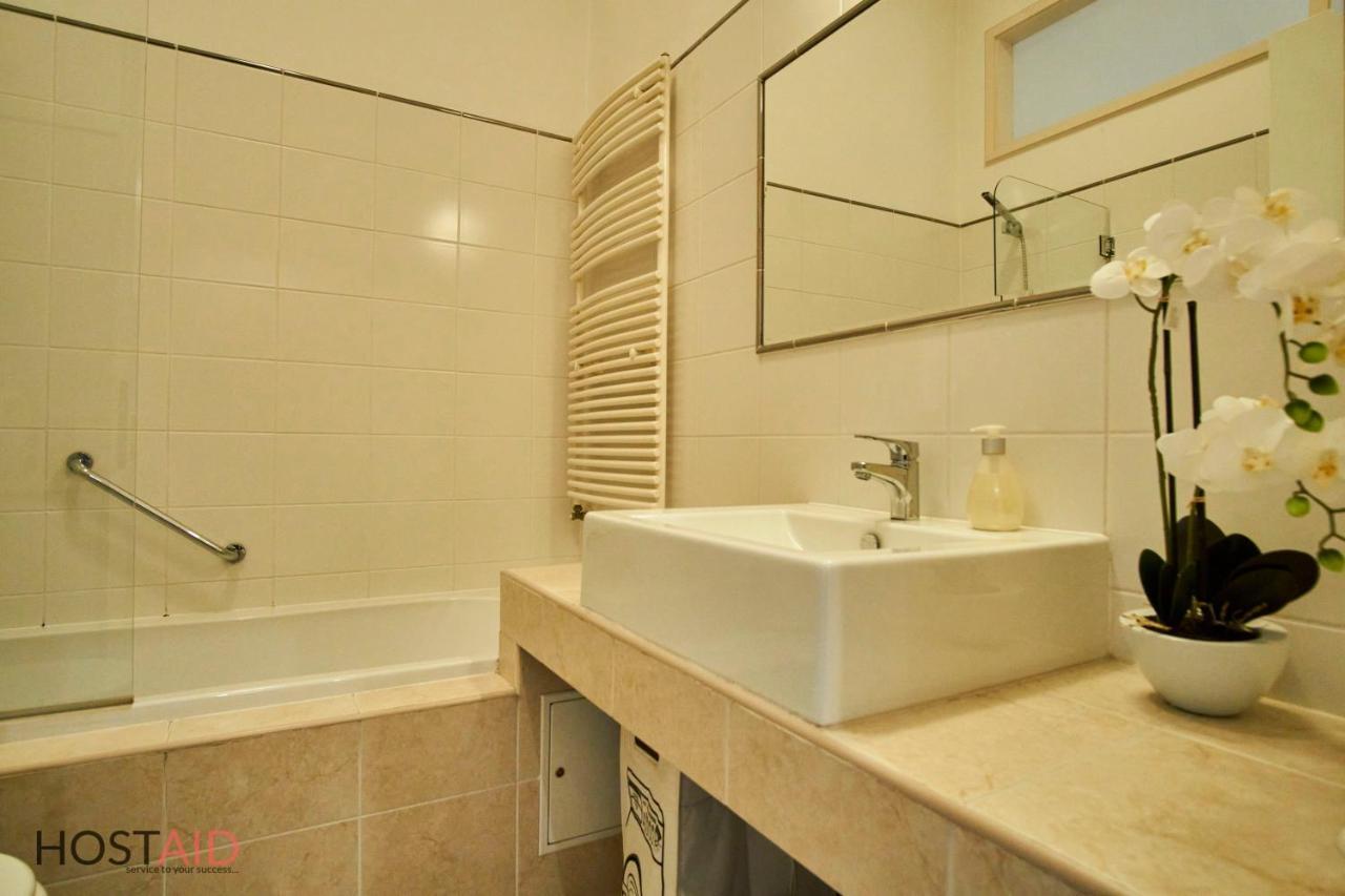 M52 Apartment - Hostaid Budapeste Exterior foto